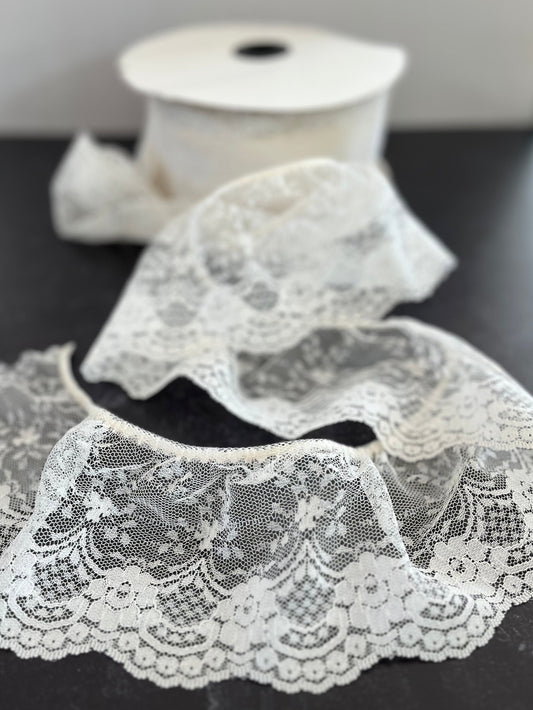 3.5" Gently Gathered Lace In Ivory